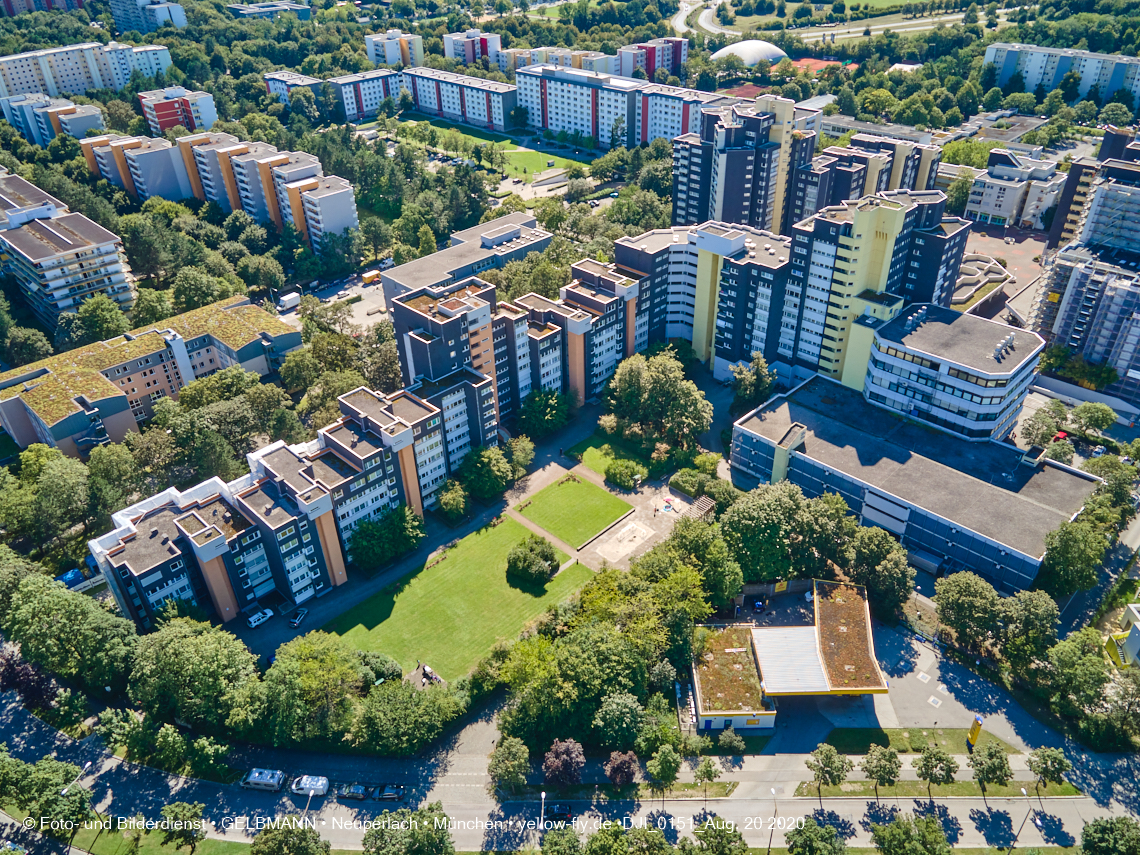 20.08.2020 - Marx-Zentrum - Wohnanlage KMR 52-62 und Studentenwohnheim in Neuperlach